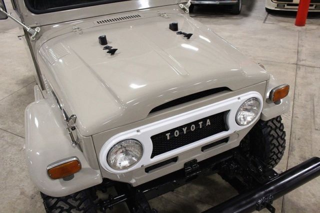 1973 Tan Toyota FJ 40 SUV