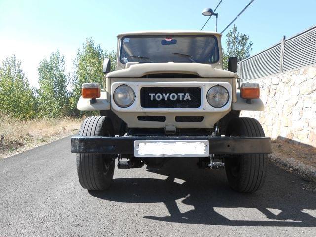 1973 Camel-Tan-Dune Beige Toyota Land Cruiser SUV