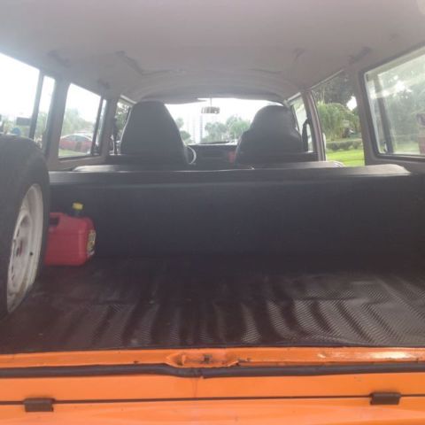 1973 Orange Volkswagen Bus/Vanagon