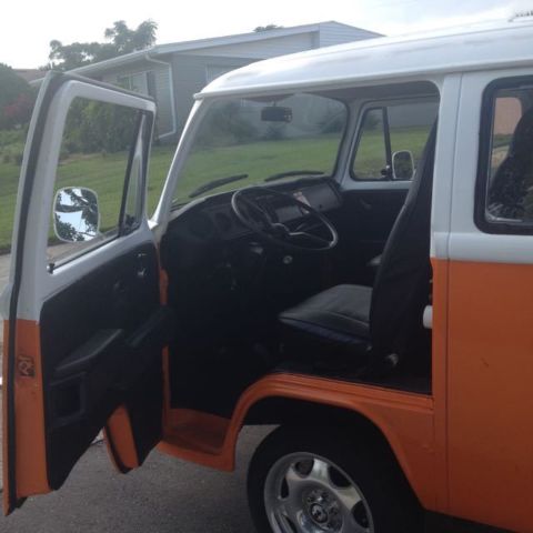 1973 Orange Volkswagen Bus/Vanagon