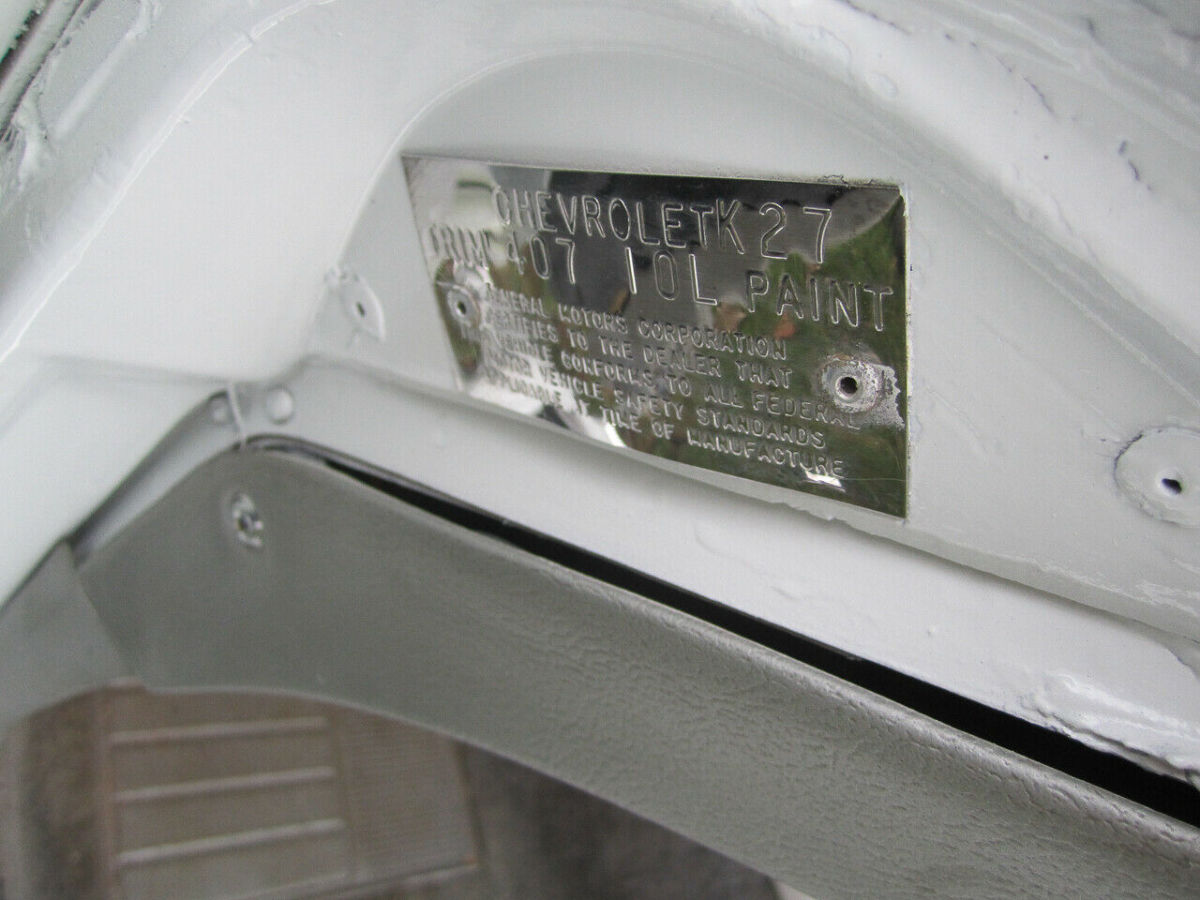 1974 White Chevrolet Corvette