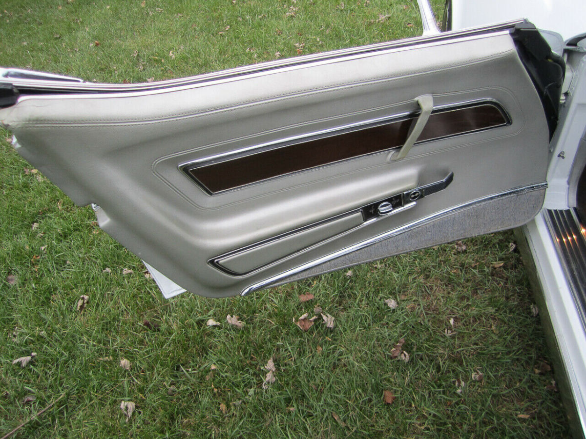 1974 White Chevrolet Corvette