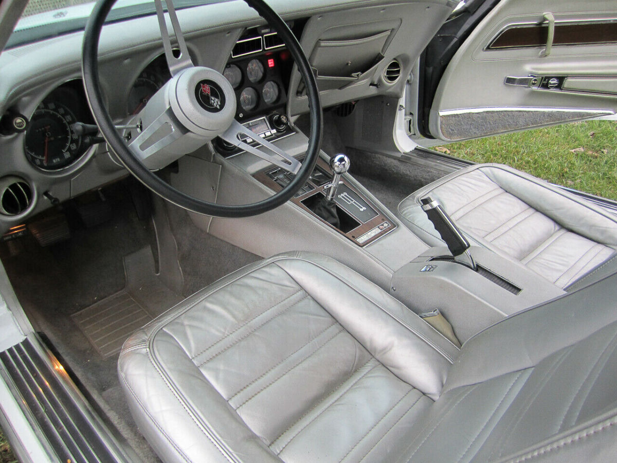 1974 White Chevrolet Corvette