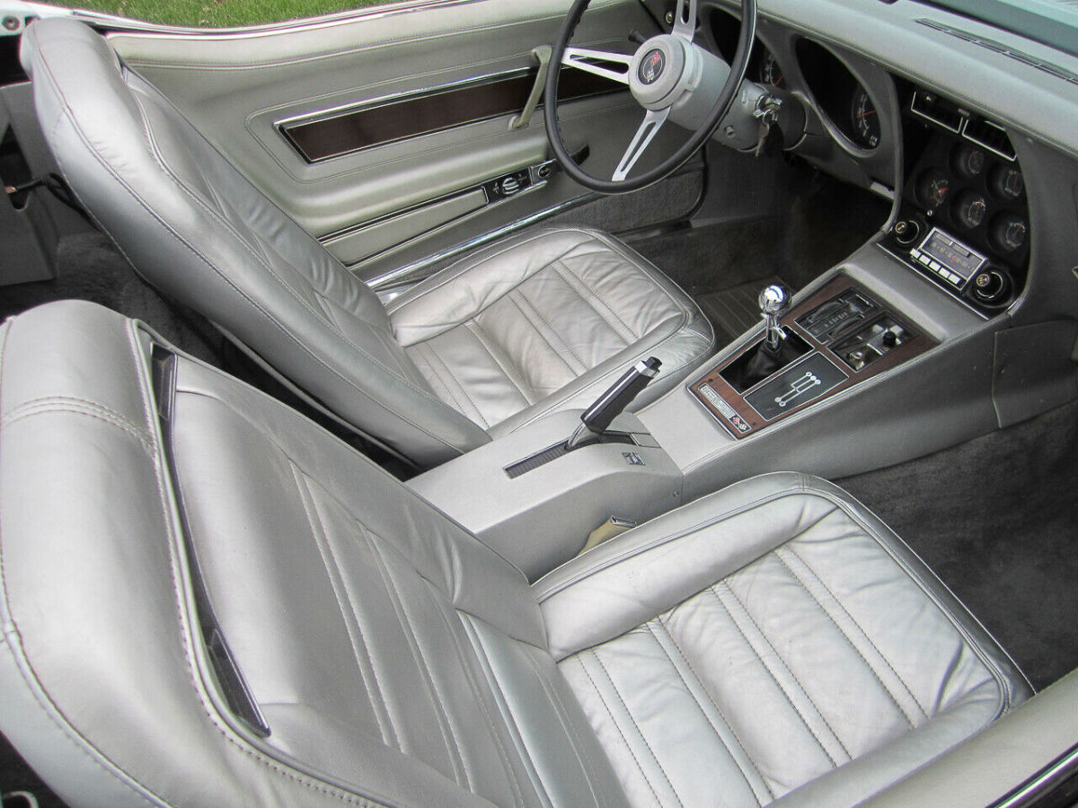 1974 White Chevrolet Corvette