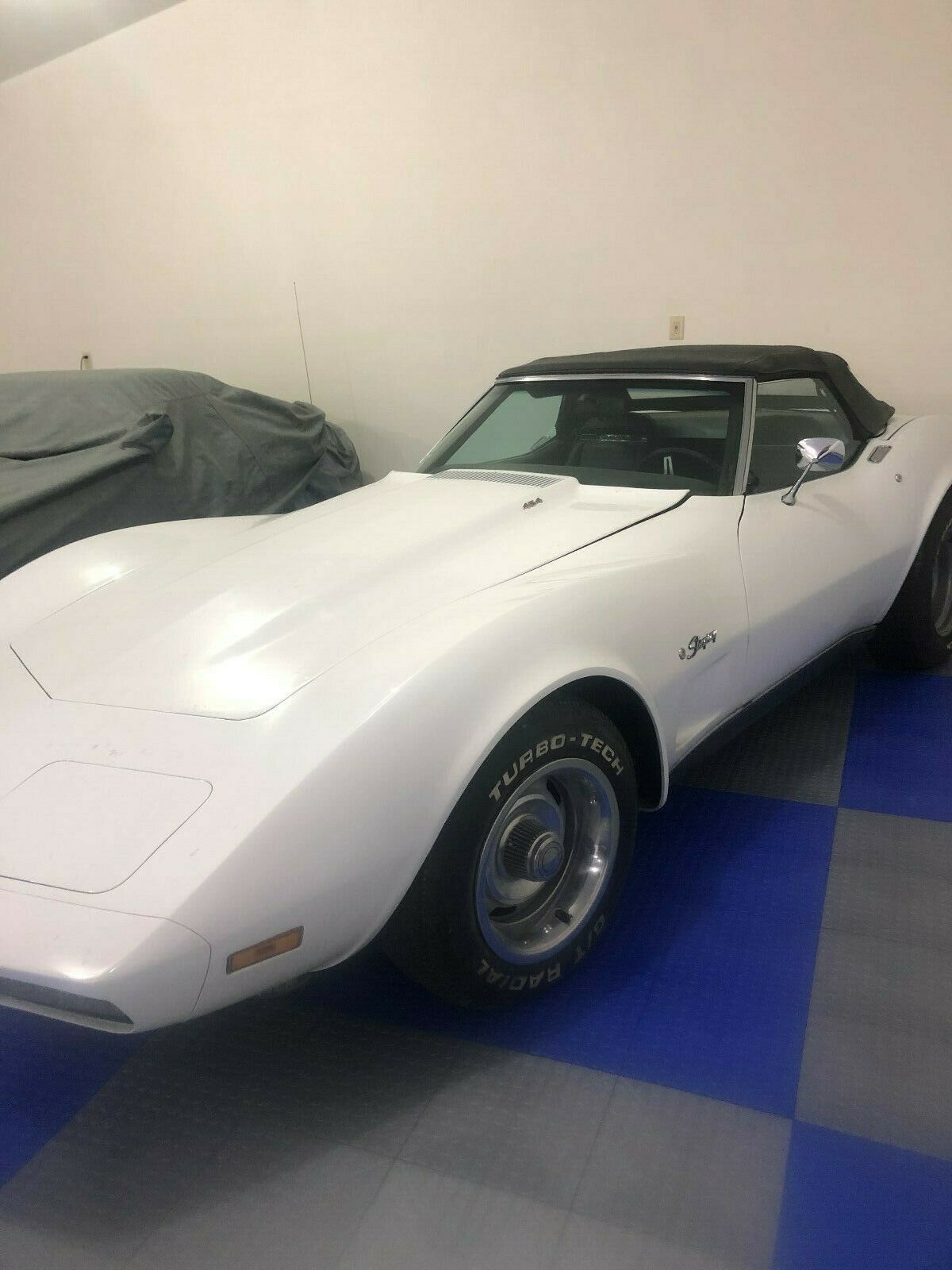 1974 White Chevrolet Corvette