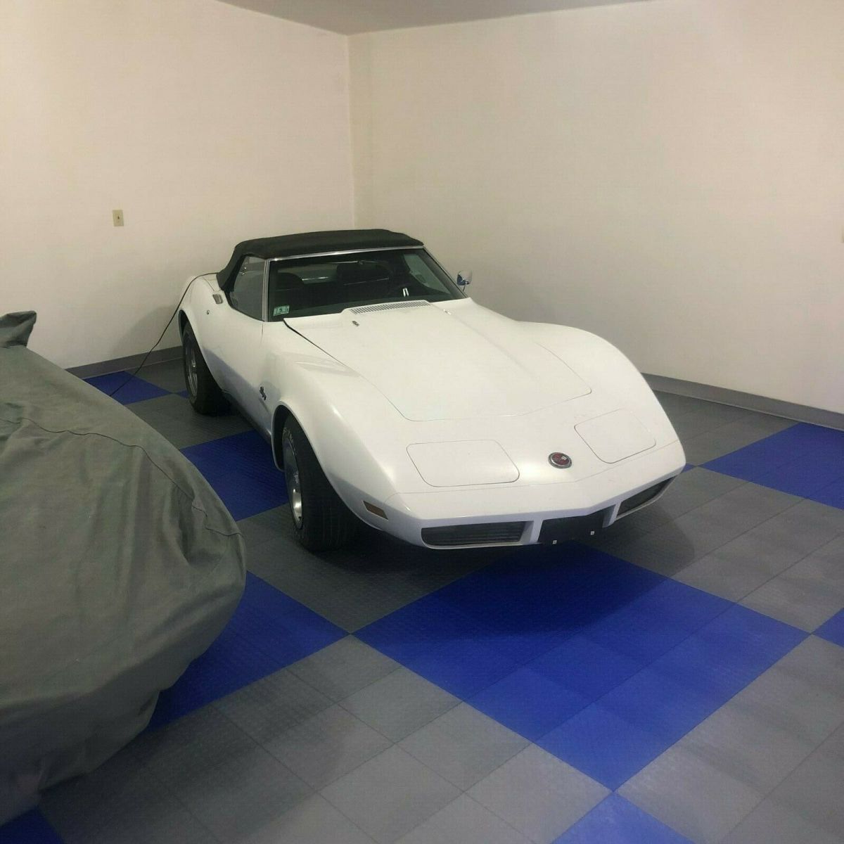 1974 White Chevrolet Corvette
