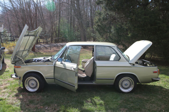 1974 Reseda Green Metallic 075 , â€œResedagrunâ€ BMW 2002 Sedan