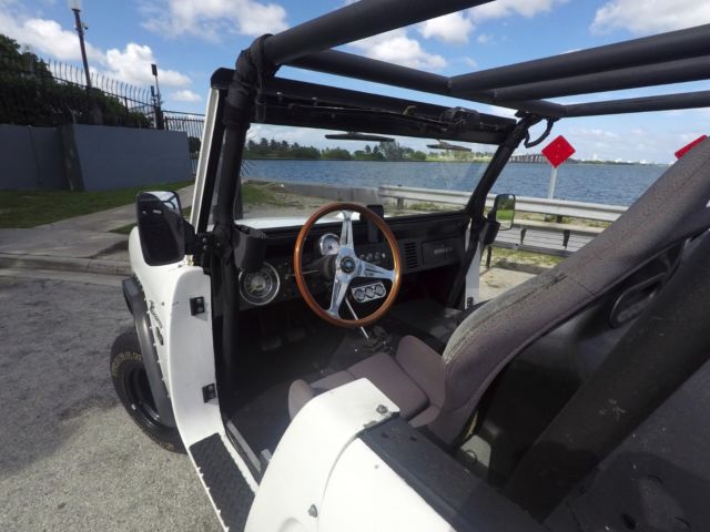 1974 White Ford Bronco SUV