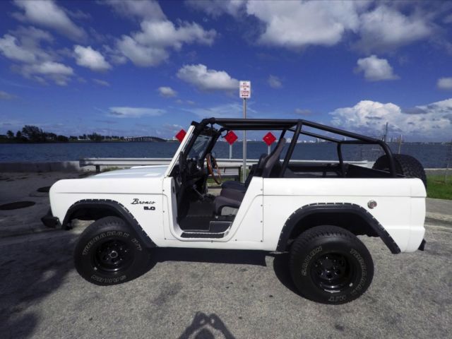 1974 White Ford Bronco SUV