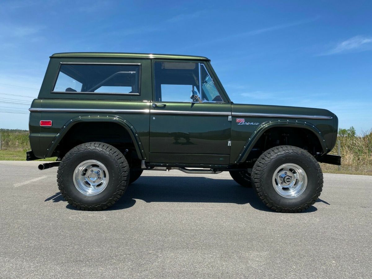 1974 HUNTER GREEN Ford Bronco Wagon