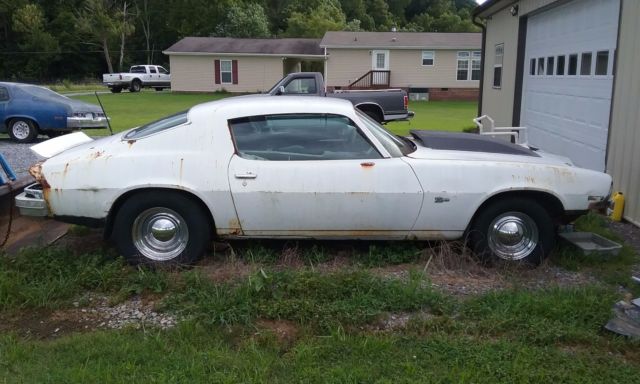 1974 White Chevrolet Camaro Coupe