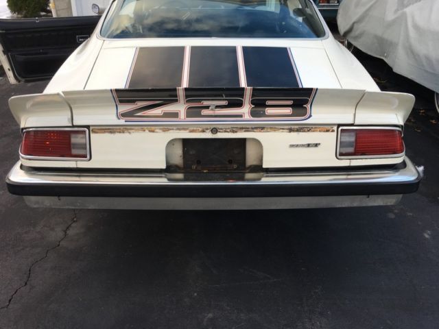 1974 White Chevrolet Camaro Coupe