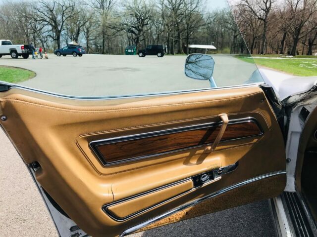 1974 White Chevrolet Corvette