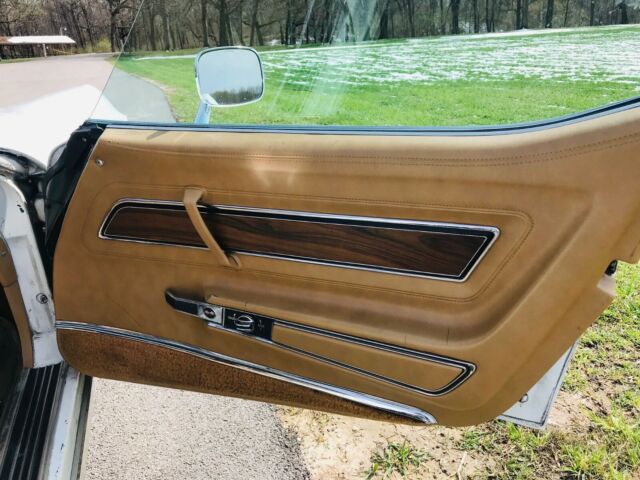 1974 White Chevrolet Corvette