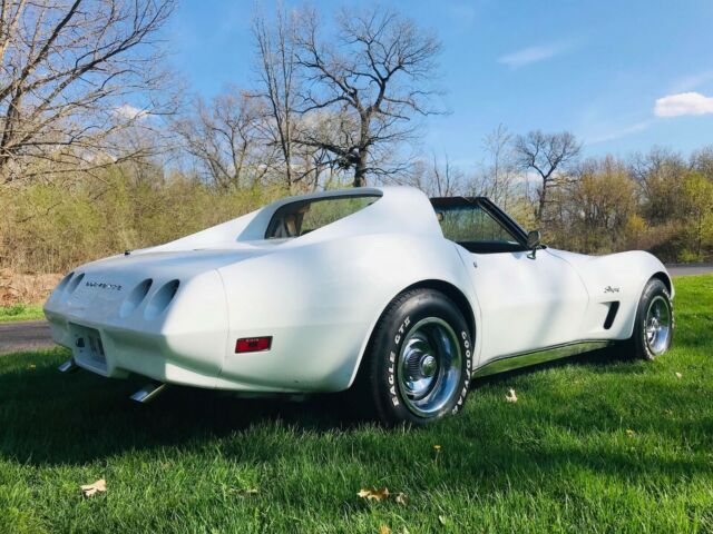 1974 White Chevrolet Corvette