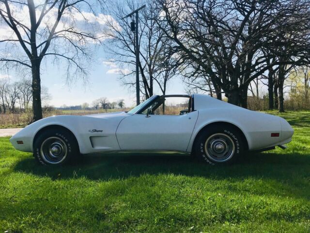 1974 White Chevrolet Corvette