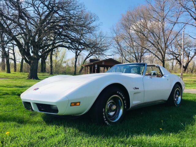 1974 White Chevrolet Corvette