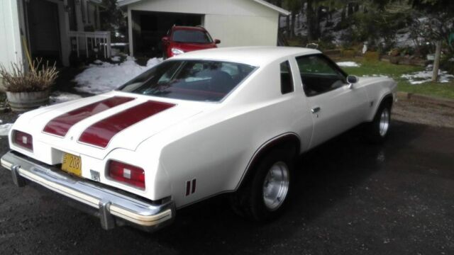 1974 White Chevrolet Chevelle Coupe