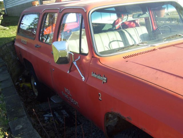 1974 Red Chevrolet Suburban Sedan