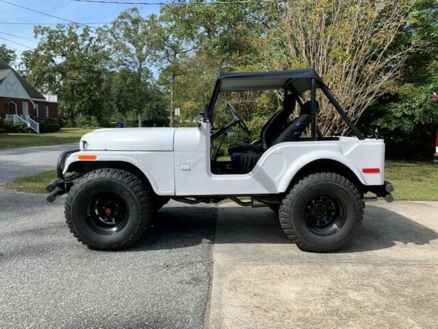1974 White Chevrolet CJ5 SUV