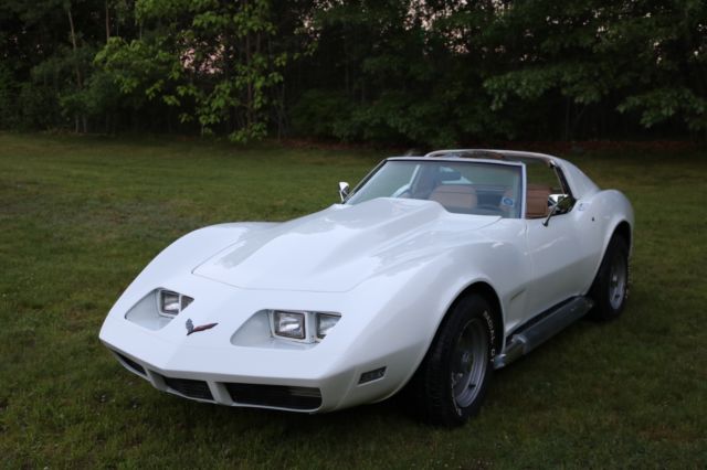 1974 White Chevrolet Corvette Coupe