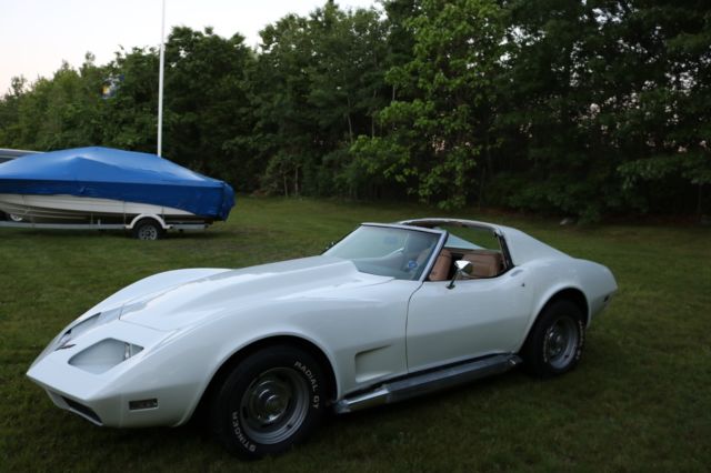 1974 White Chevrolet Corvette Coupe