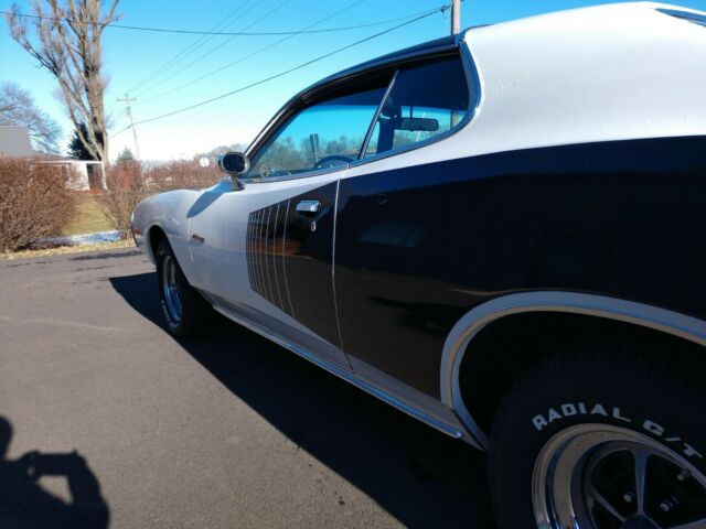 1974 White Dodge Charger 2dr hardtop