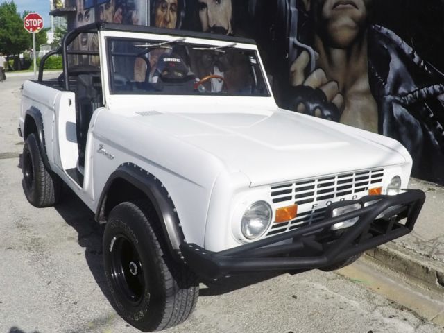 1974 White Ford Bronco SUV