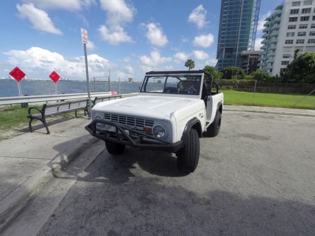 1974 White Ford Bronco SUV