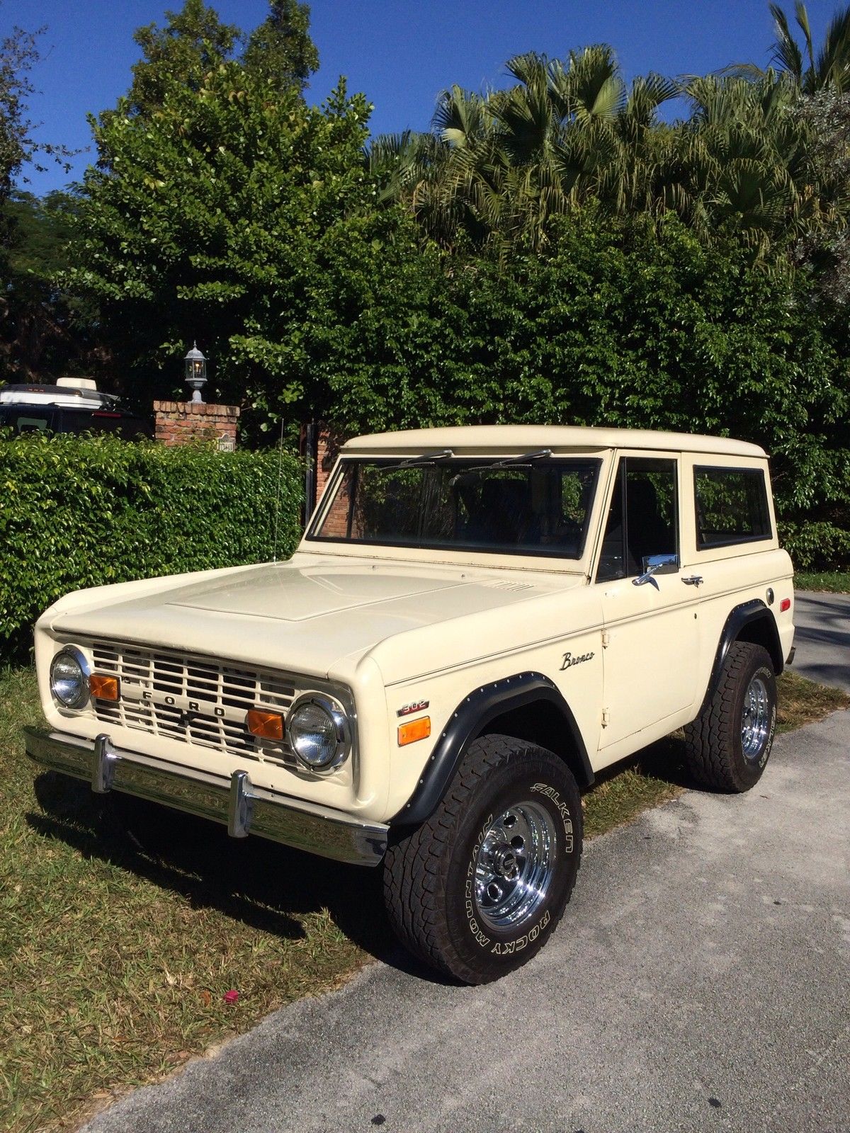 1974 White Ford Bronco