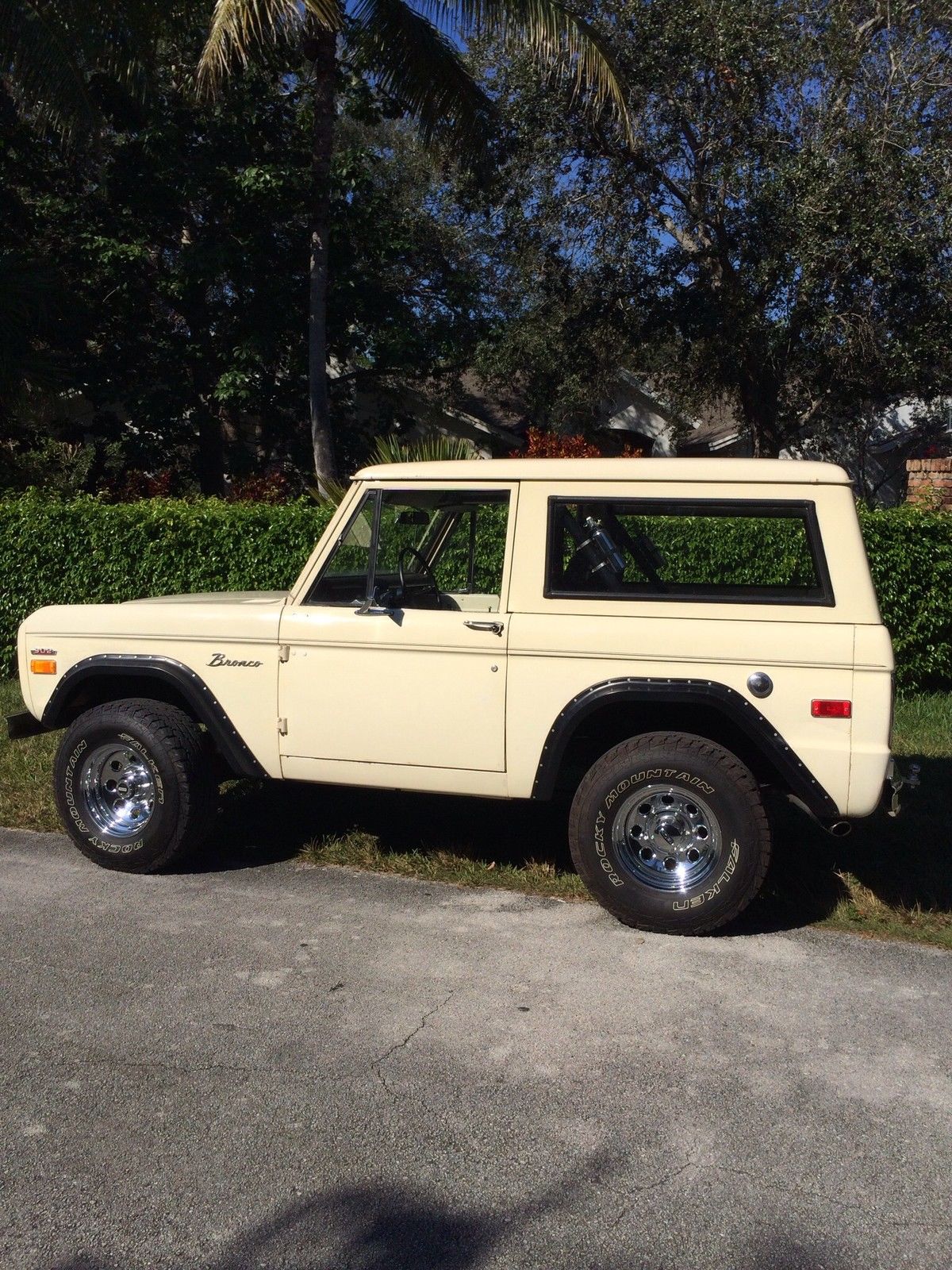 1974 White Ford Bronco