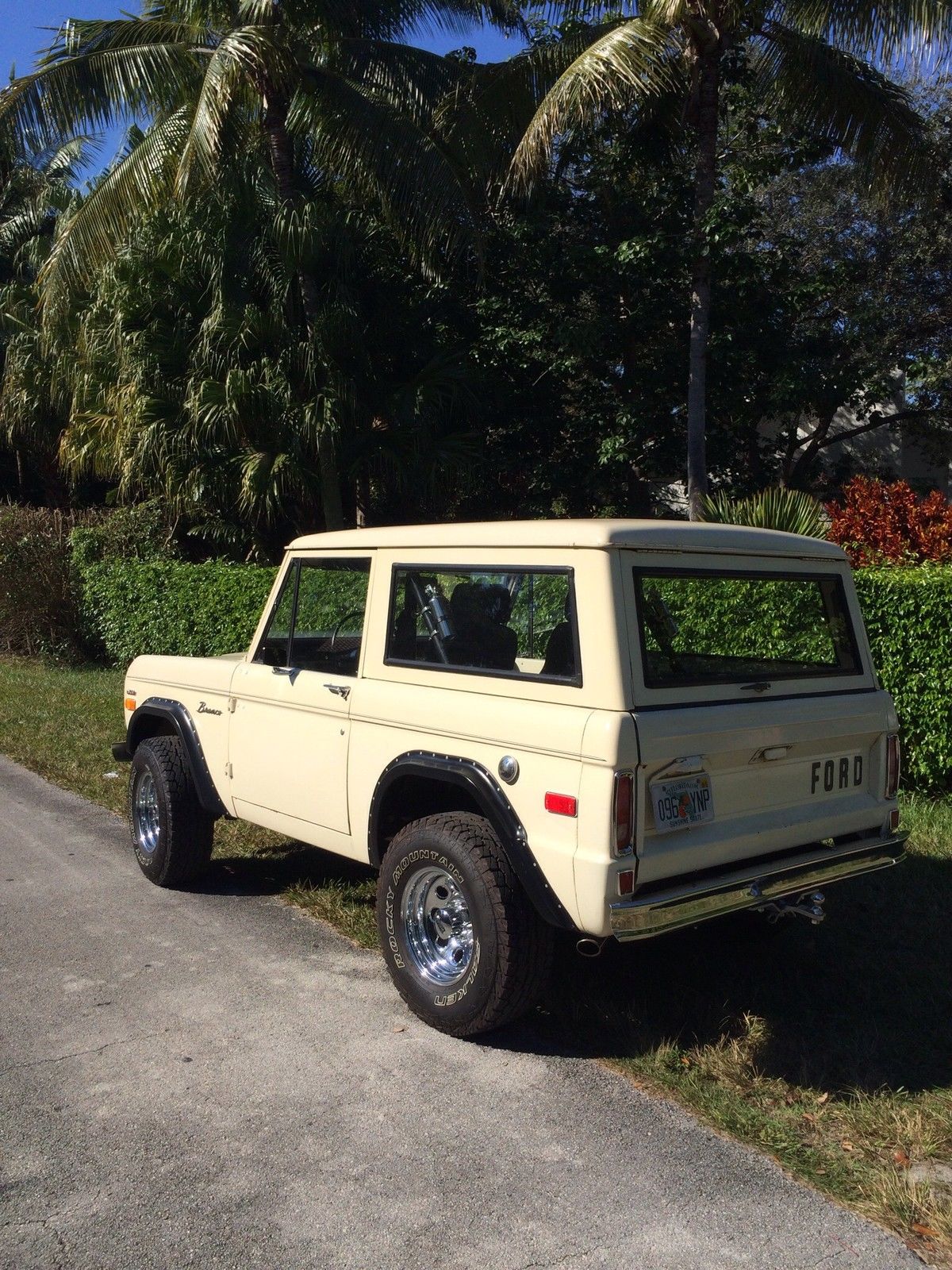 1974 White Ford Bronco