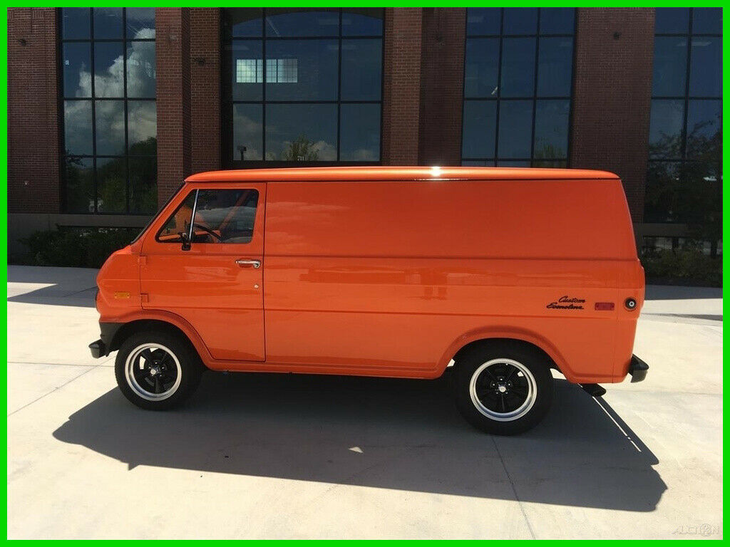 1974 Orange Ford Econoline Minivan/Van