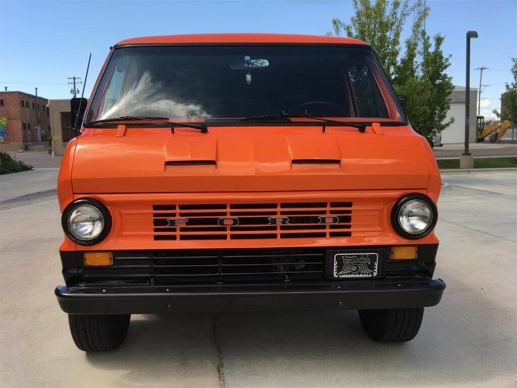 1974 Orange Ford Econoline Minivan/Van