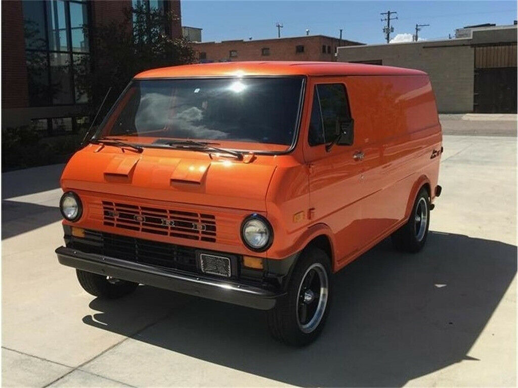 1974 Orange Ford Econoline Minivan/Van