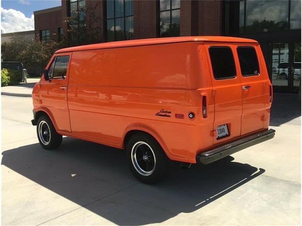 1974 Orange Ford Econoline Minivan/Van