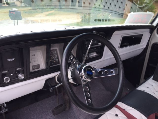 1974 White Ford F-100 Standard Cab Pickup