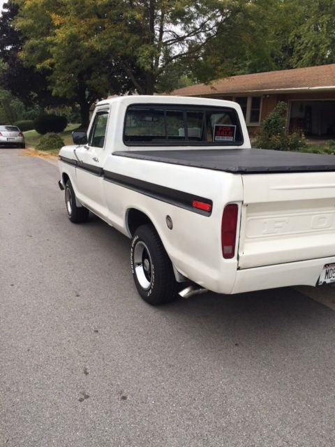 1974 White Ford F-100 Standard Cab Pickup