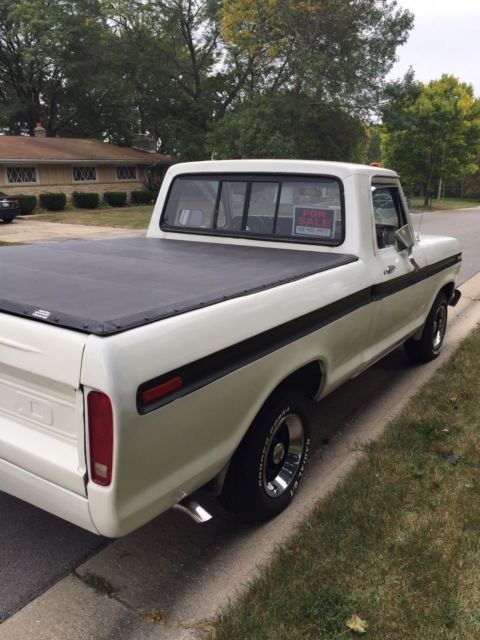 1974 White Ford F-100 Standard Cab Pickup