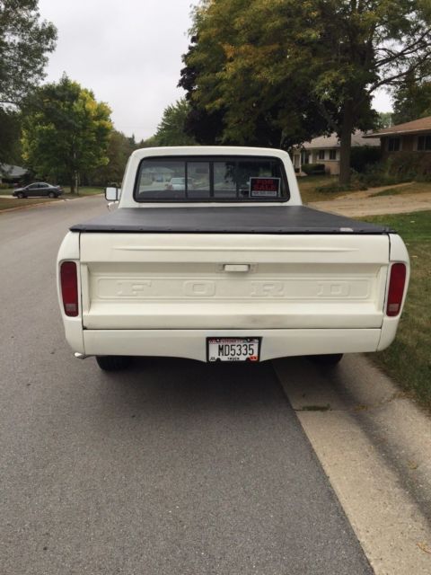 1974 White Ford F-100 Standard Cab Pickup