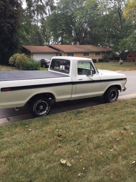 1974 White Ford F-100 Standard Cab Pickup