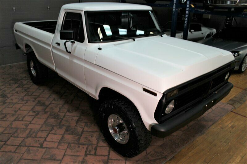 1974 White Ford F-250 --