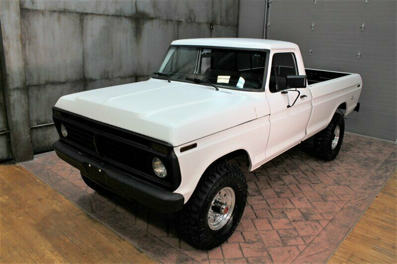 1974 White Ford F-250 --