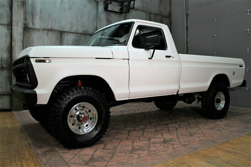 1974 White Ford F-250 --