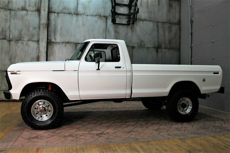 1974 White Ford F-250 --