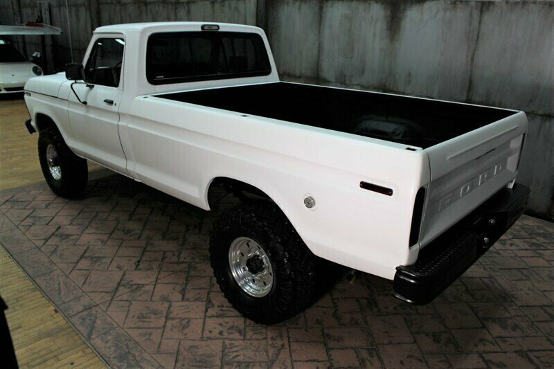 1974 White Ford F-250 --