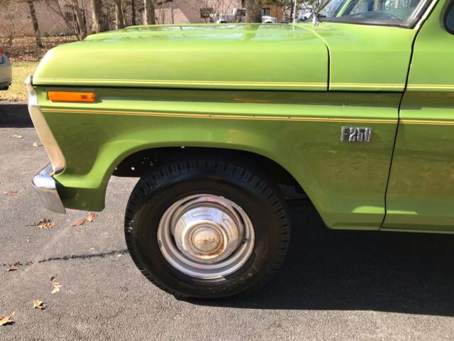 1974 Limestone Green Metallic Ford F-250 Extended Cab Pickup