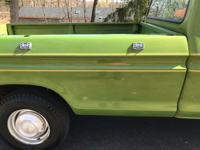 1974 Limestone Green Metallic Ford F-250 Extended Cab Pickup