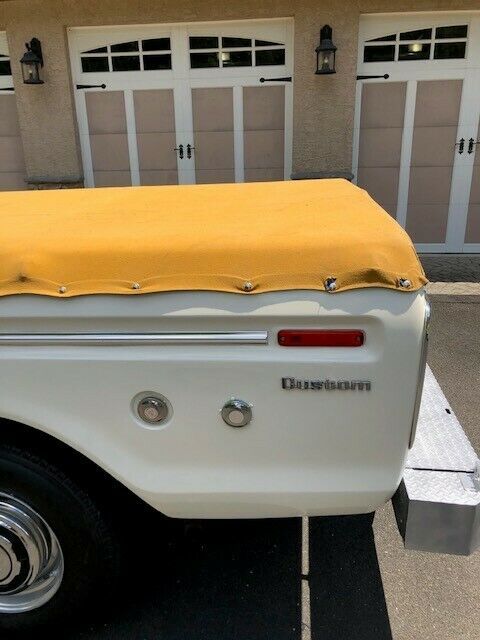 1974 White Ford F-250