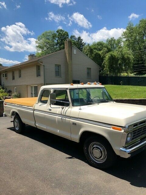 1974 White Ford F-250